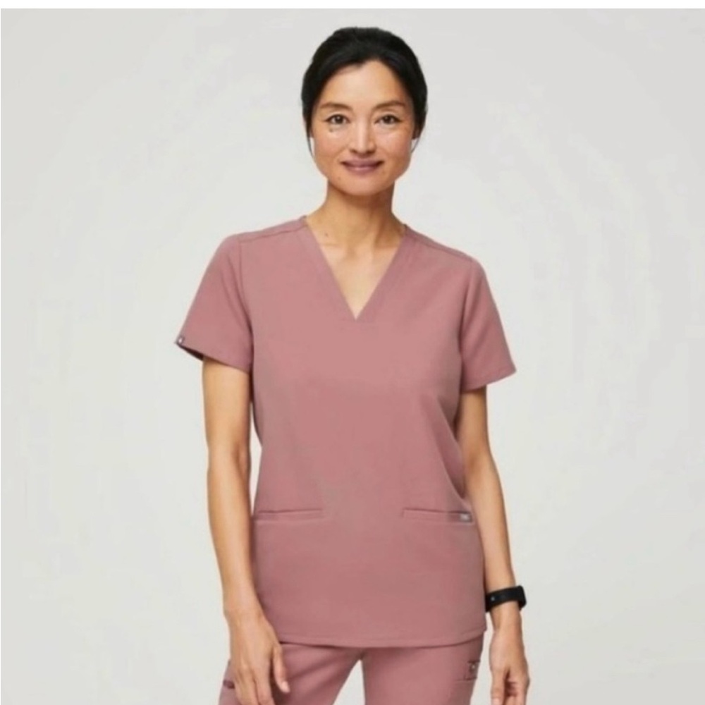 Mineral mauve casma scrub top